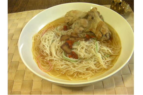 寒い日に飲みたい、めちゃウマい台湾の薬膳スープ「麻油鶏」の作り方