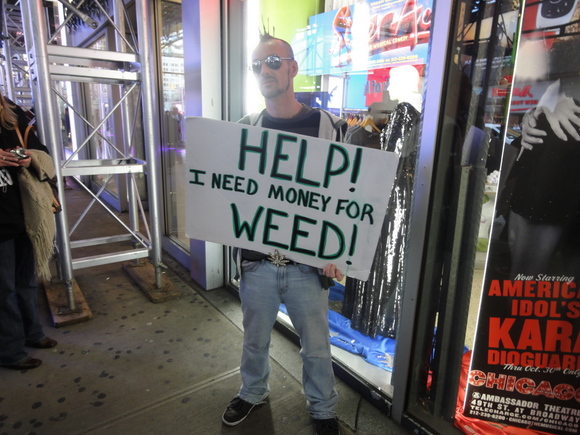 アメリカの自由すぎるお金の乞い方「助けてくれ！ マリファナのために金が必要なんだ！」