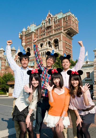 学生諸君、春は東京ディズニーリゾートでお得に遊べ！ しかも期間中「タワー・オブ・テラー」の恐怖が倍増するんだぞ!!