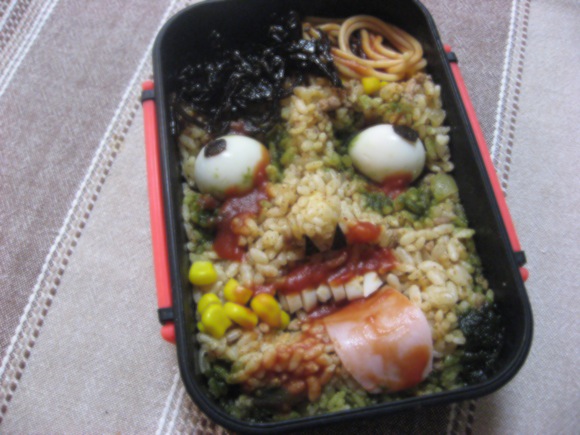 夏だけに ホラー弁当 を作ってみたよ 興が乗って3つも作っちゃったよ 食べたらちょっと涼しく ならないですよね Pouch ポーチ