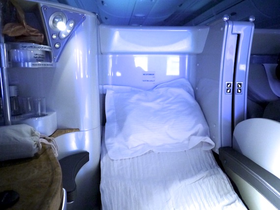 飛行機のなかにシャワーやバー まるでホテルのような エミレーツ航空 のエアバスa380内部に潜入してみた Pouch ポーチ