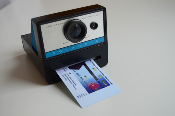 見た目も中身もポラロイドカメラそっくりのPC用カラープリンター『Polaroid Cacher』