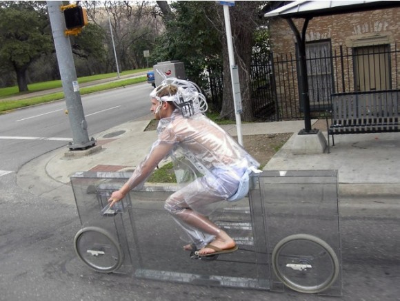 これは画期的!!　透明人間になったときでも周囲にバレずに乗れちゃう「透明自転車」！