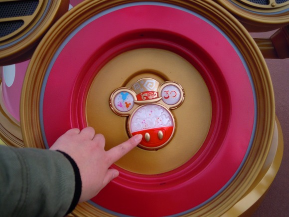 TDR30周年 東京ディズニーランド編】専用スポットにセットすると光る色