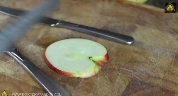 リンゴの新しいむき方 思わずマネしたくなる可愛い アップルスワン の作り方 Pouch ポーチ