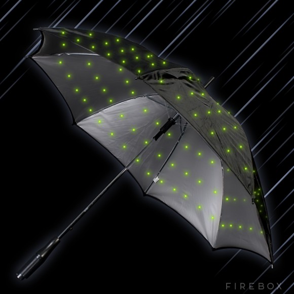 雨の日だって輝きたいの！雨に当たるとLEDライトがピカピカ光り出す「1人エレクトリカルパレード」傘