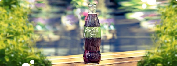 グリーンのパッケージが新鮮！ 南米で先行発売＆イギリスで今後リリース予定のカロリー36%オフ新商品「コカ・コーラ・ライフ」が気になる