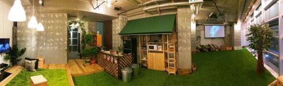 なんと店内全面「芝生」！ 東京・八王子にオープンしたフリースペース「heya-niwa（ヘヤニワ）」で屋内ピクニックを楽しもう♪
