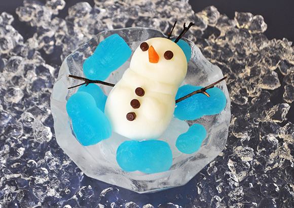【エルサの魔法みたい】なんと器も氷だよ！　オラフ風の雪だるまが可愛い、ひんやりデザート「アナと雪の氷」の作り方！