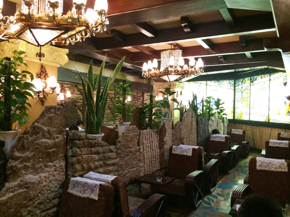 特集 愛すべき昭和レトロカフェ 上野 高級喫茶 古城 50年以上前のヨーロピアンな内装がそのまま残る昭和的純喫茶 Pouch ポーチ