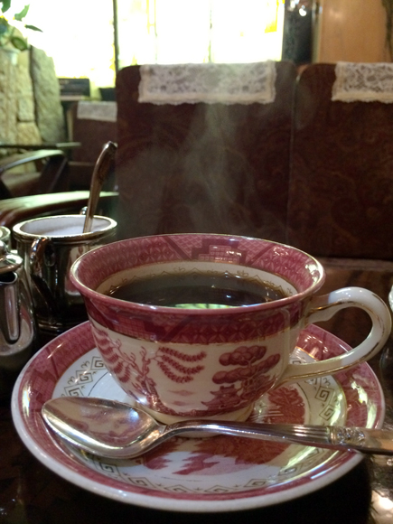 【特集・愛すべき昭和レトロカフェ】上野「高級喫茶 古城」：50年以上前のヨーロピアンな内装がそのまま残る昭和的純喫茶！