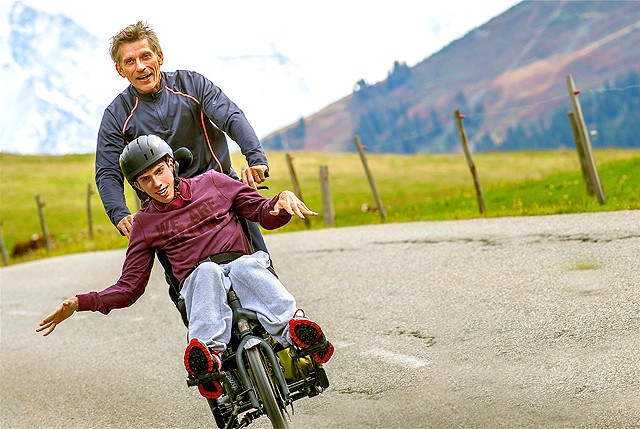 感動とエネルギーをもらった！　車椅子の息子と父が過酷な鉄人レースに挑戦する映画『グレート デイズ！　―夢に挑んだ父と子―』【最新シネマ批評】