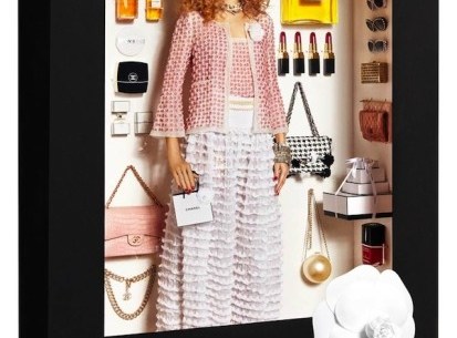雑誌『Vogue Paris』の企画でモデルがリアル・バービー人形に！ シャネルやディオールなどハイブランドの服を颯爽と着こなしててステキ