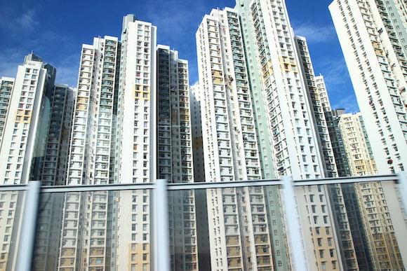 すごすぎる香港の住宅事情！ 極狭・バリ高で2段ベッド大活用なのに住み込みメイドさんを雇うことも。