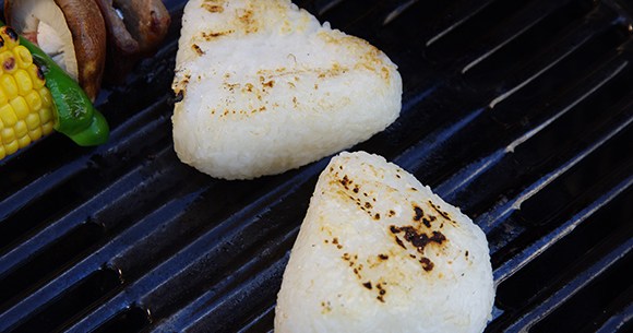 人気のコンビニおにぎりトップ3は 昆布 鮭 シーチキン だということが判明 おにぎり協会 今年のトレンドは肉食系 Pouch ポーチ