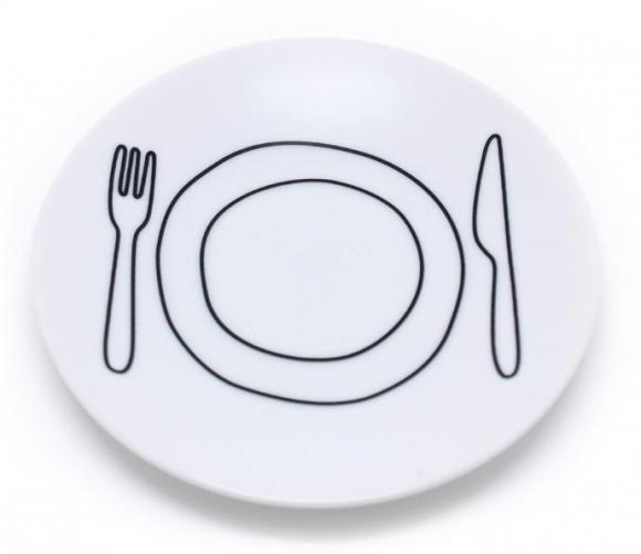 お皿の上にまたお皿 遊び心あふれる手描き風のイラストがユニークなプレート Pouch ポーチ