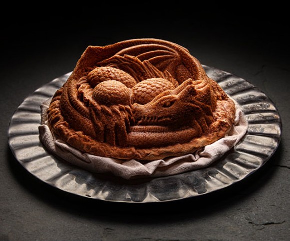 めっちゃカッコイイ 千と千尋の神隠し のハクみたいなケーキが作れるドラゴンの形のケーキ型 Pouch ポーチ