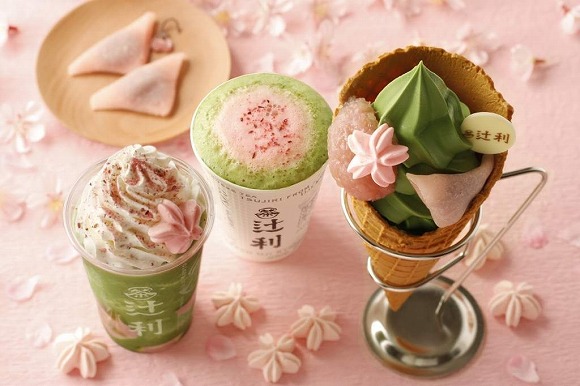 【期間限定】京都の老舗「辻利」のさくらソフトクリームがとっても華やか / 桜味の八つ橋ものっているんです♪