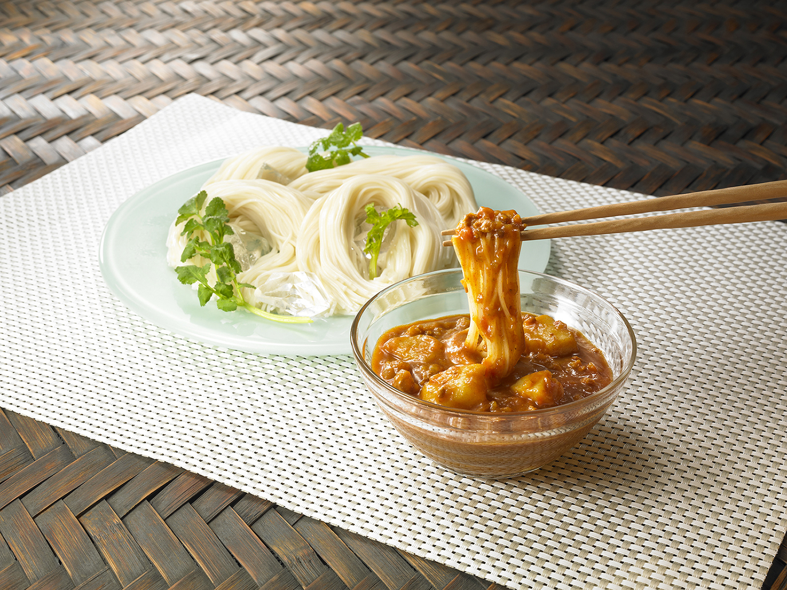 夏の昼下がりに そうめん 冷たいボンカレー 新しい世界が開ける予感 Pouch ポーチ