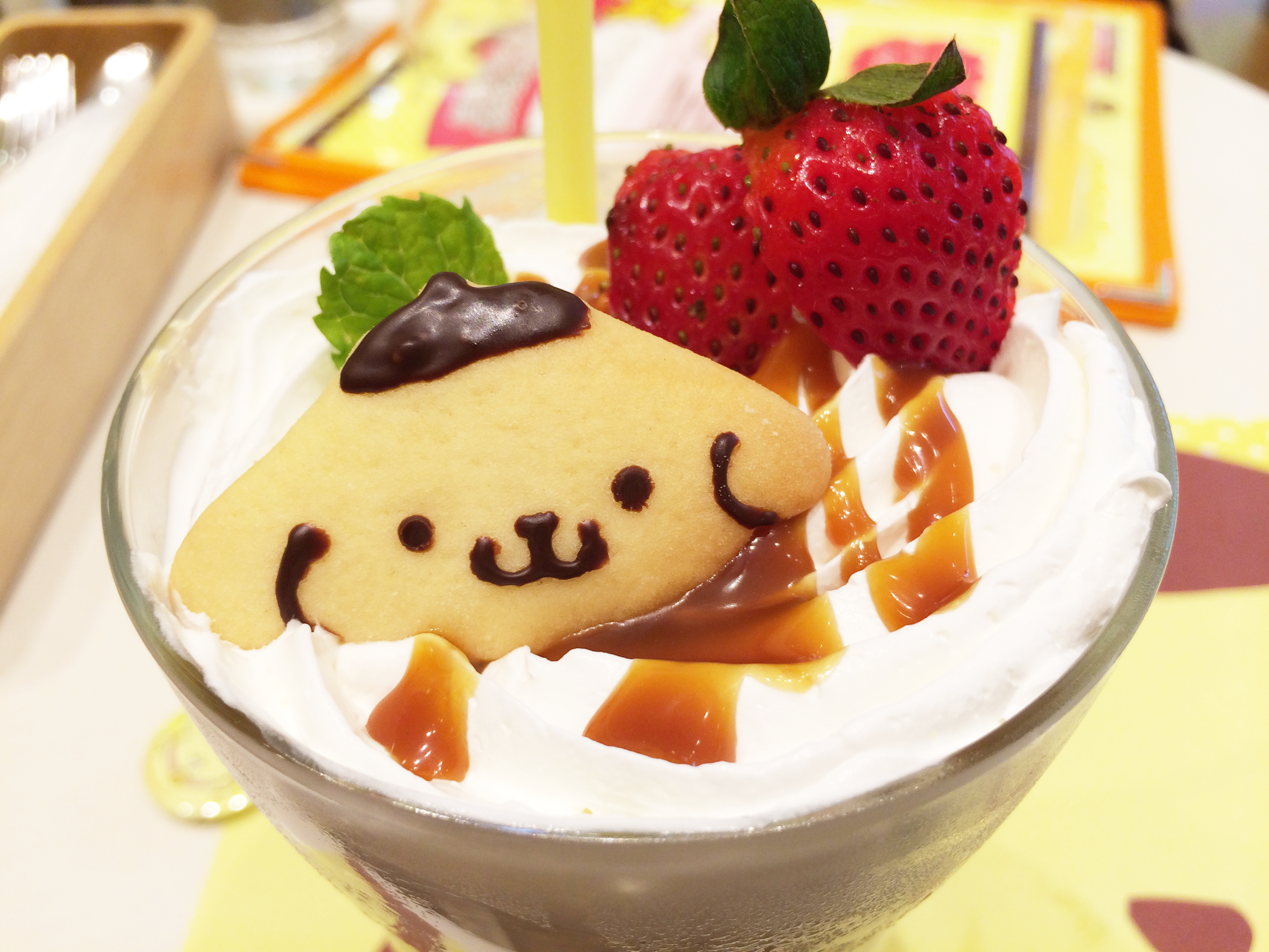 祝1位！】ポムポムプリンカフェで「THANK YOU 缶バッジ」がもらえるよ