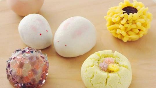 ほっこりかわいい和菓子を手作りしよう 予約がとれない和菓子女子ユニットの週末教室 レシピ本がジワジワ人気です Pouch ポーチ