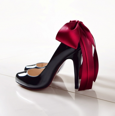 「mayla classic」の靴がフェミニンでエレガント！ リボンにベルベット、サテン…女子のハートをくすぐるエッセンスがいっぱい!!