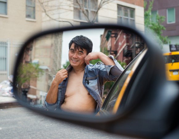 セクシーポーズで悩殺！ NYタクシードライバーたちの笑みがまぶしい『NYC Taxi Drivers Calendar』が今年も発売されたよ！
