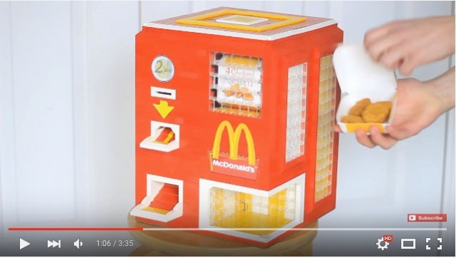 コインを入れると「チキンマックナゲット」が出てくる！ レゴで作った「マイ自販機」が赤字のマックを救うかも…!?