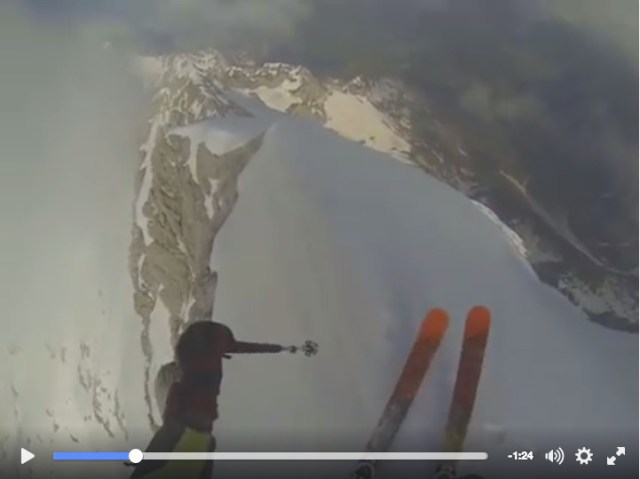 【ヒヤヒヤ動画】普通の人にとっては罰ゲーム!? 断崖絶壁をスキーで滑走する男性の姿をご覧ください