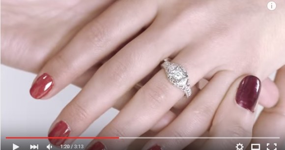 3分で振り返る 婚約指輪 と ウェディングドレス の100年間の歴史がわかる動画 Pouch ポーチ
