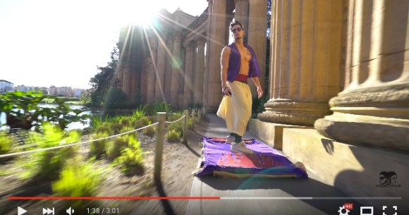 サンフランシスコ市民 驚愕 アラジンが魔法のじゅうたんに乗って街なかを颯爽と飛びまくる動画 Pouch ポーチ