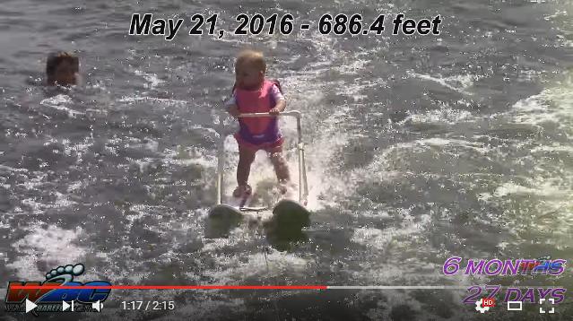 天才現る】生後6カ月の赤ちゃんが水上スキーを華麗に乗りこなしてる