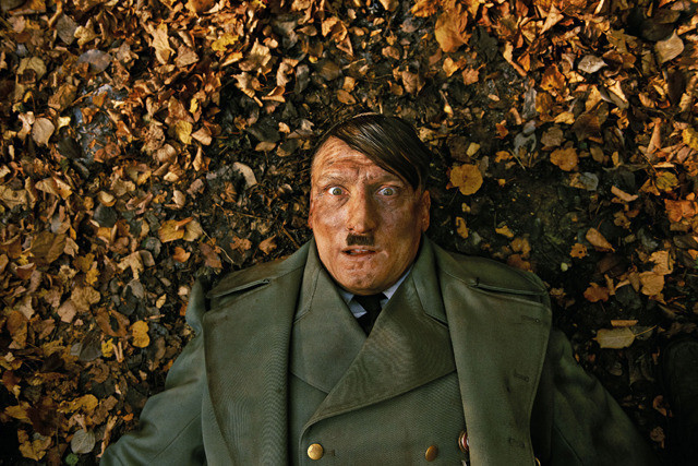ヒトラーが現代に甦り 再び民衆を洗脳 ドイツのブラックコメディ映画 帰ってきたヒトラー は笑い事じゃな い 最新シネマ批評 Pouch ポーチ