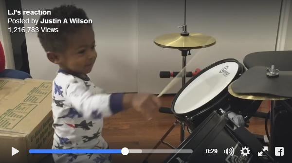 【動画あり】わずか1歳の天才ドラマーによるプレイがレベル高すぎ！ 将来偉大なミュージシャンになるかも!?