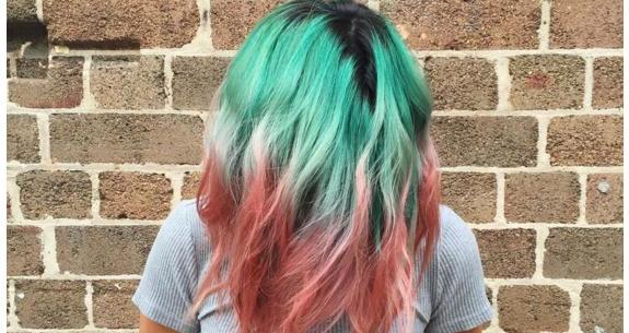 今夏のイチオシ髪型は スイカ グリーンとピンクがポップでまぶしいウォーターメロンヘアが海外で流行しつつある模様 Pouch ポーチ
