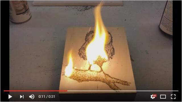 【マジですか】 “火” で絵を完成させるアーティストを発見！ 火薬とアクリル絵の具を使用して木の表面に絵を描くよ
