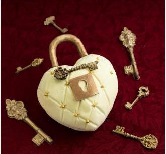 ハートの南京錠ケーキが可愛いのです 絶対に離さない という気持ちを込めて大好きなあの人と召し上がれ Pouch ポーチ