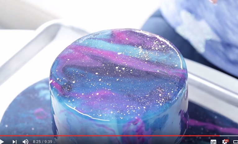 吸い込まれそうなほどリアルな宇宙がそこに キャラクシーミラーケーキの作りかたが見てるだけで楽しい Pouch ポーチ