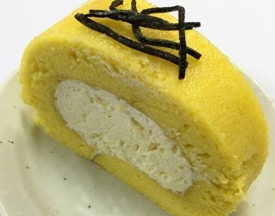 大阪でだし巻き玉子そっくりな だし巻ロール が発売 ロールケーキなのにトッピングは塩昆布だって 11月15日は昆布の日 Pouch ポーチ