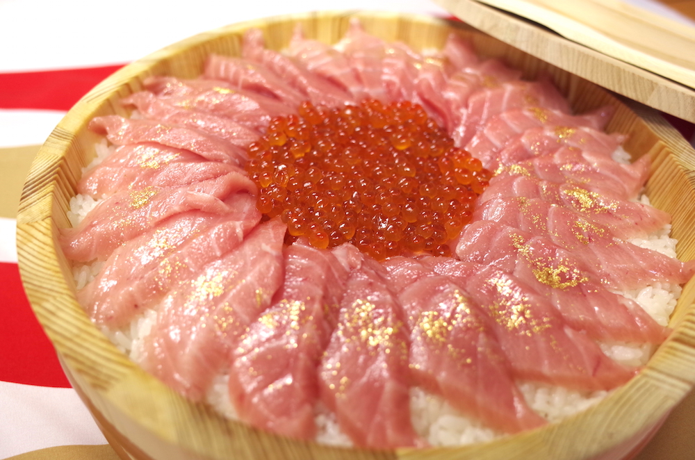 大トロの海 かっぱ寿司の1万円 Sushi Cake を食べてみた ヒャッホー超豪華 と思ったけどいいことばかりじゃない感じ Pouch ポーチ