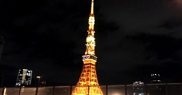 東京タワーの 恋の伝説 誕生のきっかけは島耕作にあった 灯りが消える瞬間を見れば永遠に結ばれる ってほんと Pouch ポーチ