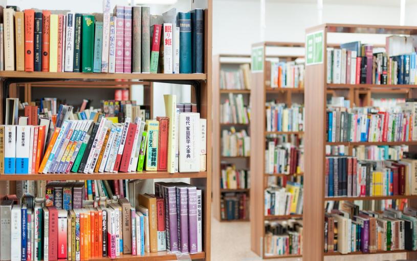 じわじわと人気が広がる「図書館福袋」って知ってる？ 中身は秘密だけど新しい本に出会うワクワク感がそこにはありました