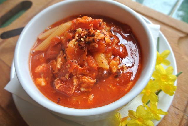 【レシピ】中国の人気料理をパスタ仕立てにした「トマトとたまごの中華式スープパスタ」が、おいしい、かんたん、ポッカポカ!!