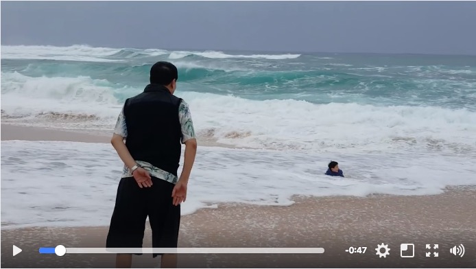 海での油断は禁物 波に飲まれどんどん沖へ流される子供を救助するまでの動画に背筋がゾゾゾ Pouch ポーチ