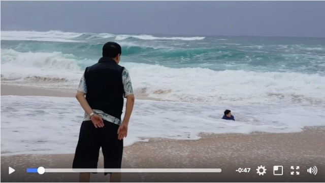 海での油断は禁物! 波に飲まれどんどん沖へ流される子供を救助するまでの動画に背筋がゾゾゾ