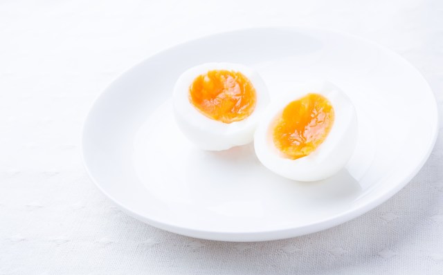 ゆで卵につけるのは「塩」かと思ったら…「我が家はしょう油」「マヨネーズ」「ケチャップ」「とんかつソース」など多種多様すぎる件