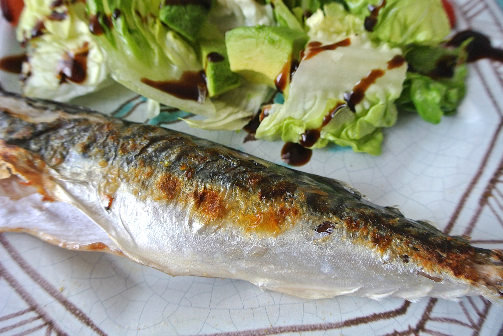 超簡単で絶対失敗しない！ フライパンでパリッとおいしい焼き魚を焼く方法…〇〇を使うのだ!! | Pouch[ポーチ]