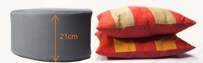 スマホ依存がはかどるクッション「Hiijii（ひーじー）」 正しい姿勢が