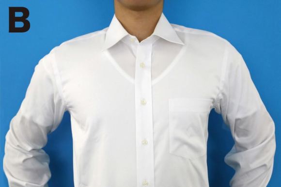 透けないと思っていたのに 白シャツの下に白色のtシャツは目立つことが判明しました Pouch ポーチ