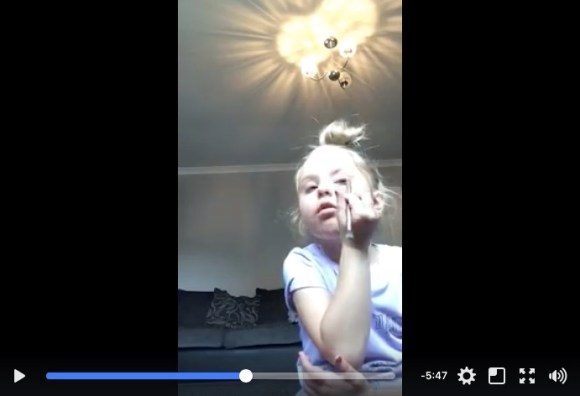 5歳の女の子が投稿したおしゃまなメイクチュートリアル動画に世界が胸キュン 大人顔負けの表情と口調に注目です Pouch ポーチ
